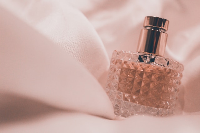 Ilustrasi parfum giorgio armani untuk wanita